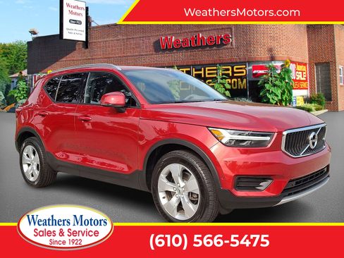 Used 2019 Volvo XC40 T5 Momentum image 1