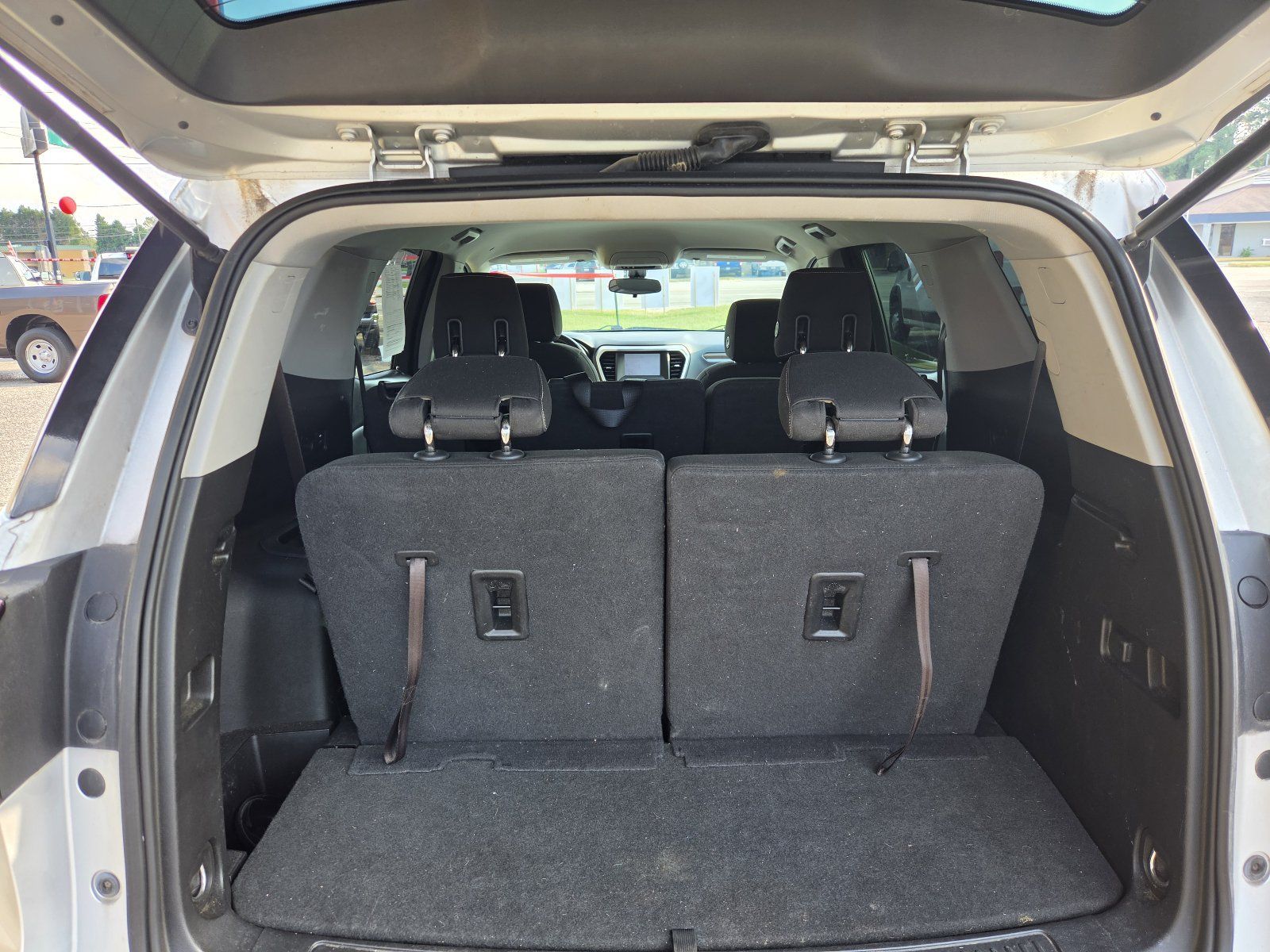 Used 2018 GMC Acadia SLE w/ LPO, Floor Liner Package FWD image 14