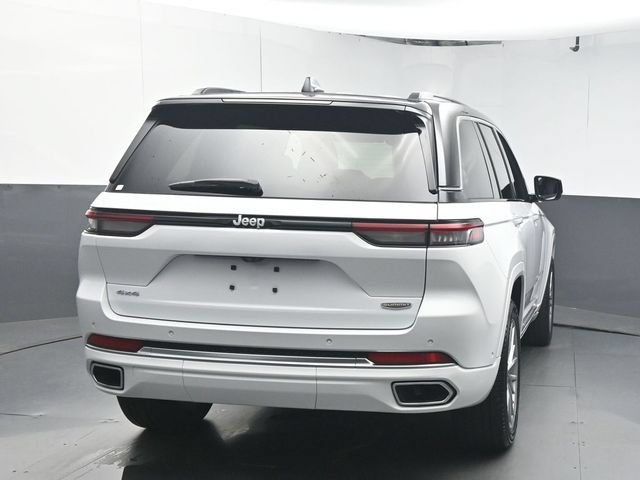 Used 2025 Jeep Grand Cherokee Summit AWD/4WD image 3