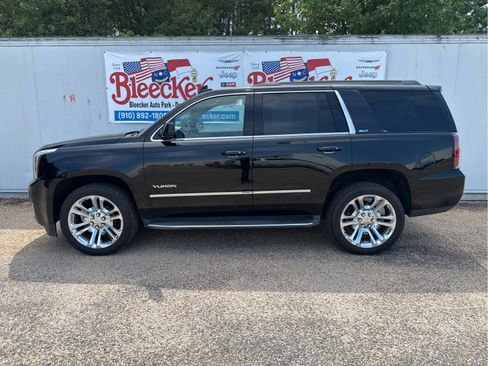 Used 2017 GMC Yukon SLT w/ Premium Edition AWD/4WD image 7