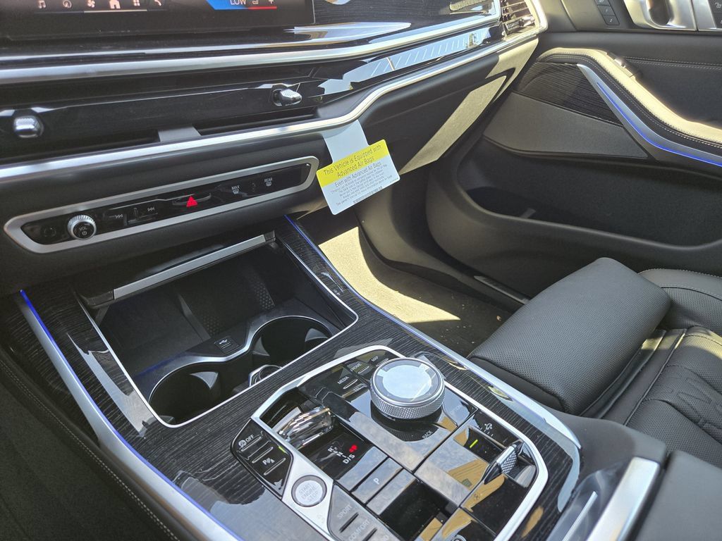 Certified 2025 BMW X7 M60i AWD/4WD image 25
