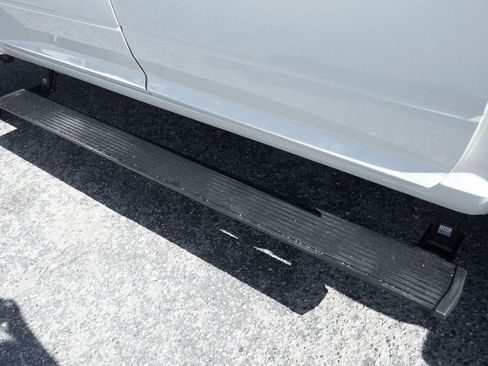 Used 2022 RAM 2500 Laramie AWD/4WD image 6