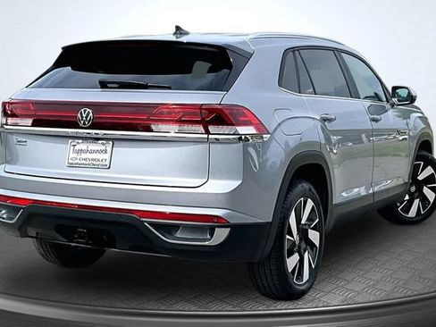 Used 2024 Volkswagen Atlas Cross Sport SE FWD image 6