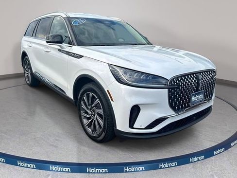 New 2026 Lincoln Aviator AWD image 3