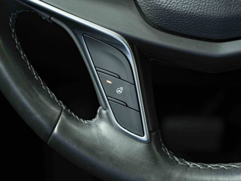 Used 2017 Cadillac XT5 Luxury image 22