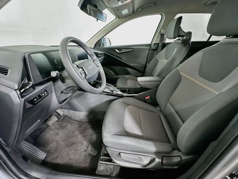 Used 2025 Kia Niro LX FWD image 13