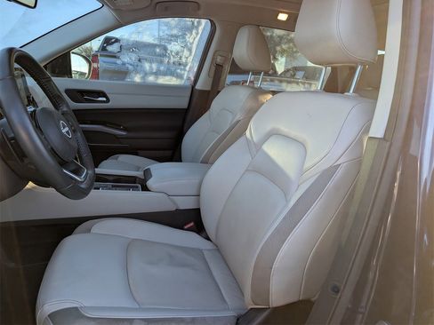 Certified 2024 Nissan Pathfinder SL w/ SL Premium Package image 24