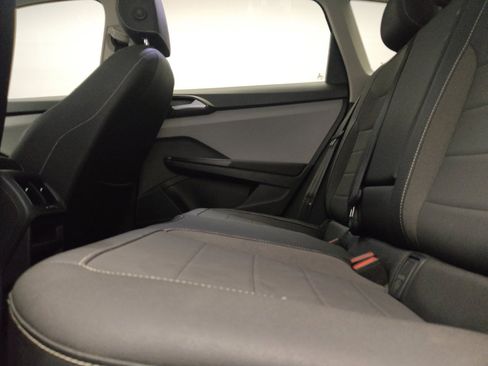 Used 2023 Volkswagen Taos SE w/ Panoramic Sunroof Package FWD image 18