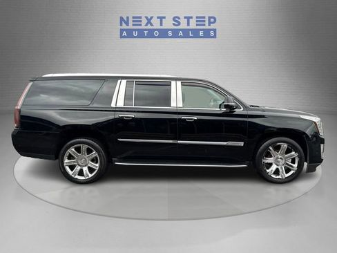 Used 2018 Cadillac Escalade ESV Luxury image 9
