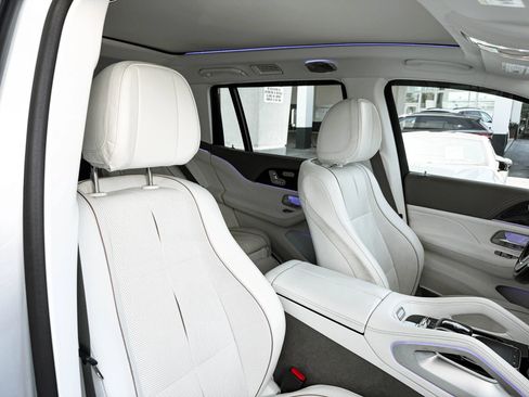 Used 2022 Mercedes-Benz Maybach GLS 600 4MATIC image 38