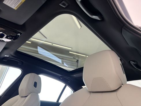 Used 2024 BMW i5 eDrive40i w/ M Sport Package RWD image 23