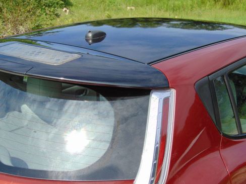Used 2012 Nissan Leaf SL FWD image 9