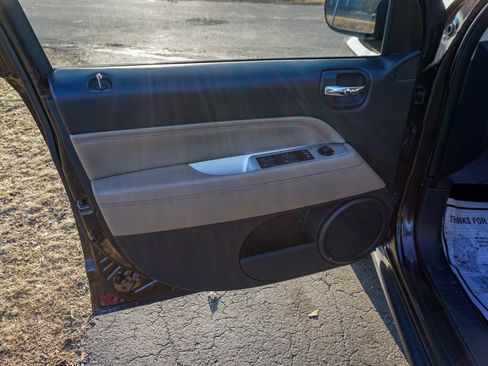 Used 2014 Jeep Compass Latitude image 24