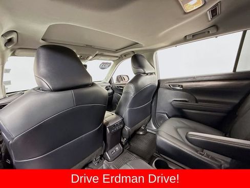 Used 2023 Toyota Highlander Limited AWD/4WD image 10