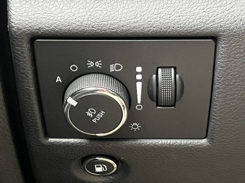 Used 2021 Jeep Grand Cherokee Limited image 18