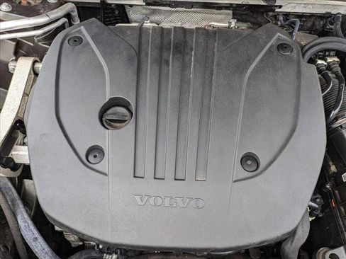 Used 2022 Volvo XC60 B5 R-Design image 21