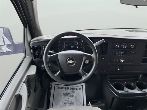 Used 2010 Chevrolet Express 2500 Extended image 17