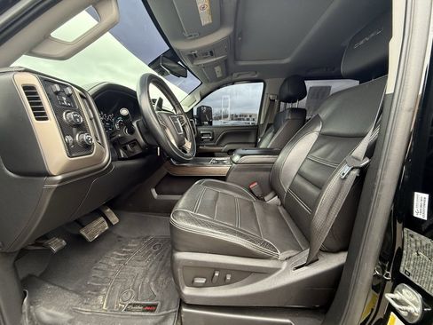 Used 2018 GMC Sierra 3500 Denali w/ Duramax Plus Package image 6
