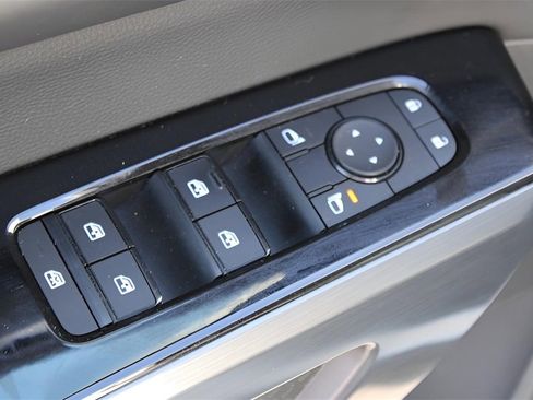 Used 2022 Nissan Pathfinder SL w/ SL Black Package image 19