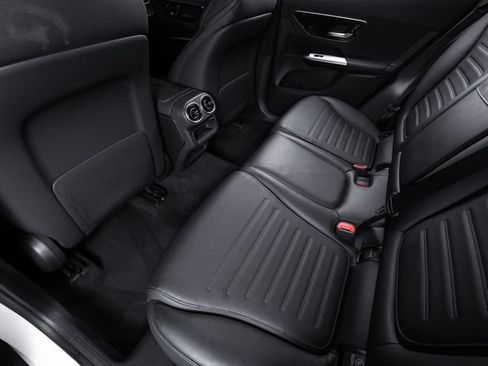 Used 2025 Mercedes-Benz GLC 43 AMG 4MATIC image 26