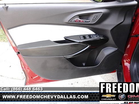 Used 2026 Chevrolet Trax LT FWD image 30