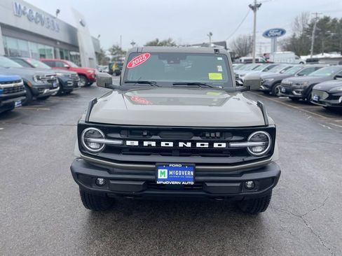 Used 2025 Ford Bronco Outer Banks image 9