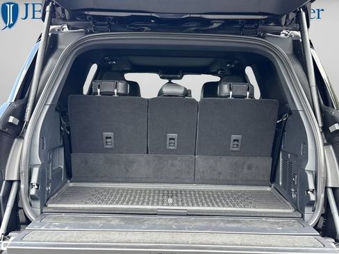 New 2026 Lincoln Navigator Reserve w/ Jet Appearance Package AWD/4WD image 17