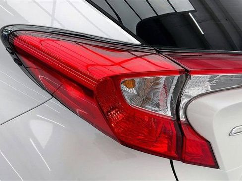 Used 2019 Toyota C-HR Limited image 30