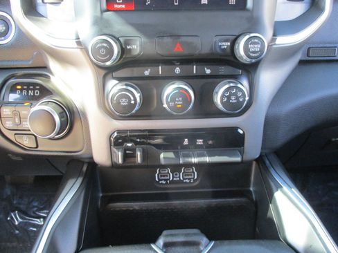 Used 2024 RAM 1500 Big Horn AWD/4WD image 28