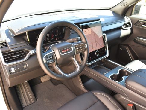 Used 2026 GMC Acadia Elevation w/ Elevation Premium Package FWD image 14