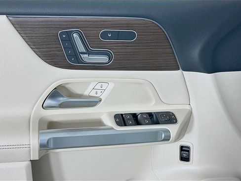 Used 2026 Mercedes-Benz GLB 250 image 17