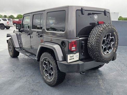 Used 2017 Jeep Wrangler Unlimited Sahara w/ Connectivity Group AWD/4WD image 4