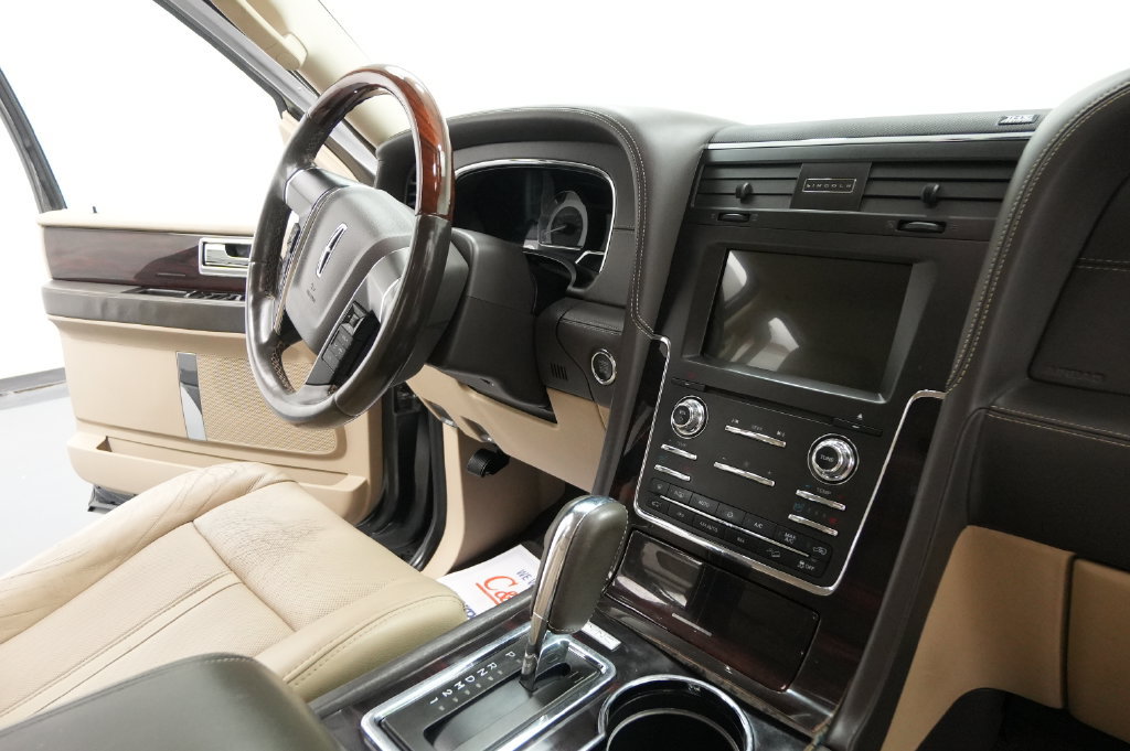 Used 2017 Lincoln Navigator Reserve AWD/4WD image 28