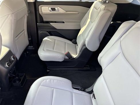 New 2025 Ford Explorer Active w/ Active Comfort Package image 18