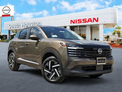 New 2025 Nissan Kicks SV w/ Charging Package FWD image 1
