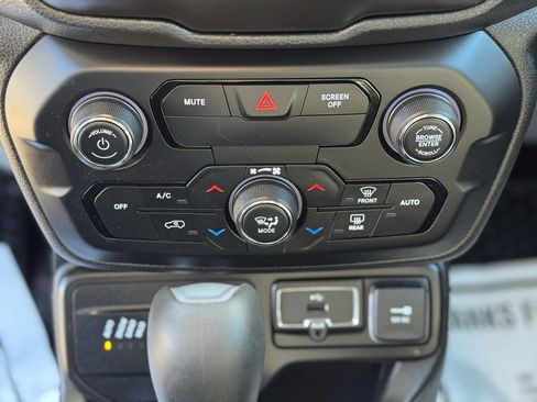 Used 2019 Jeep Renegade Altitude w/ Quick Order Package 2XM image 19