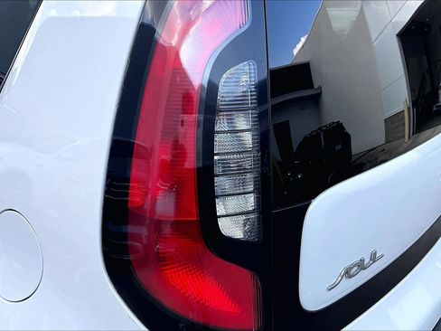Used 2014 Kia Soul FWD image 26