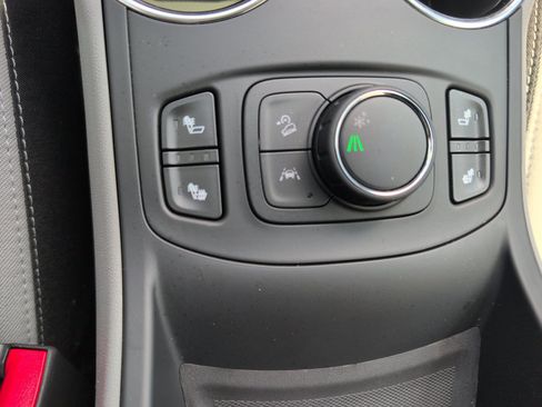 Used 2024 GMC Terrain SLE w/ Driver Convenience Package FWD image 31