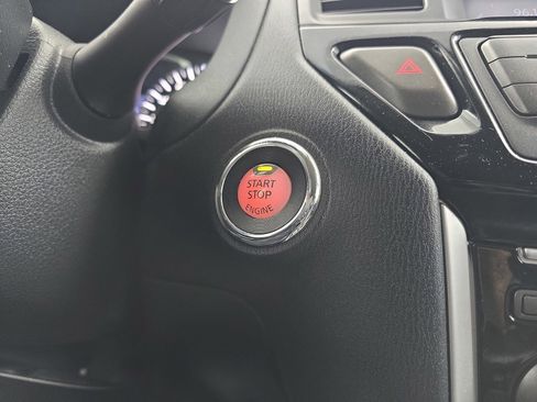 Used 2019 Nissan Pathfinder SV FWD image 32