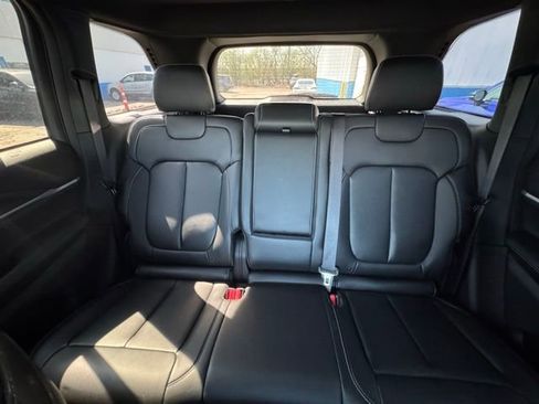 Used 2025 Jeep Grand Cherokee Limited w/ Black Appearance Package AWD/4WD image 14