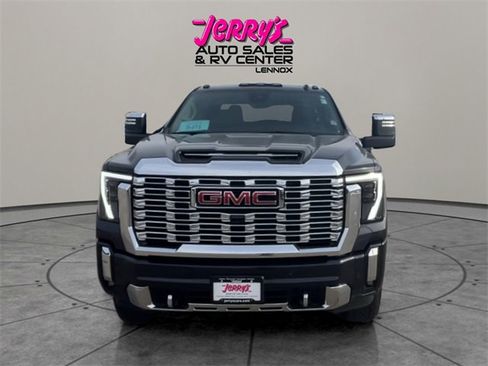 Used 2024 GMC Sierra 3500 Denali w/ Denali Reserve Package image 8