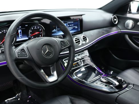 Used 2017 Mercedes-Benz E 300 4MATIC image 2