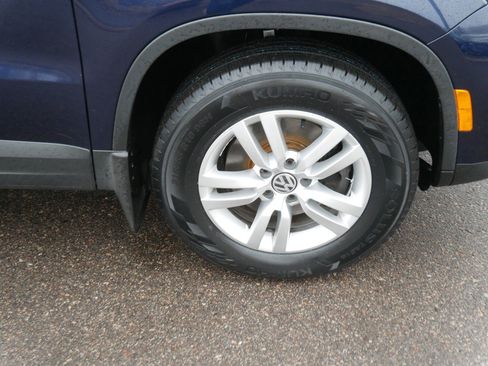 Used 2016 Volkswagen Tiguan S image 9