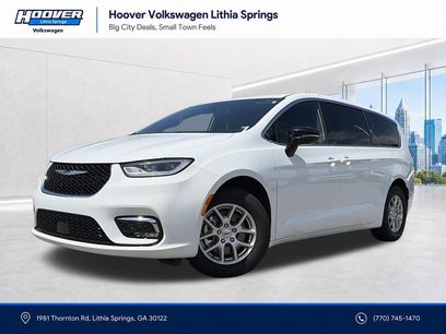 Used 2025 Chrysler Pacifica Select