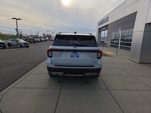 Used 2025 Ford Explorer Active w/ Active Comfort Package image 4