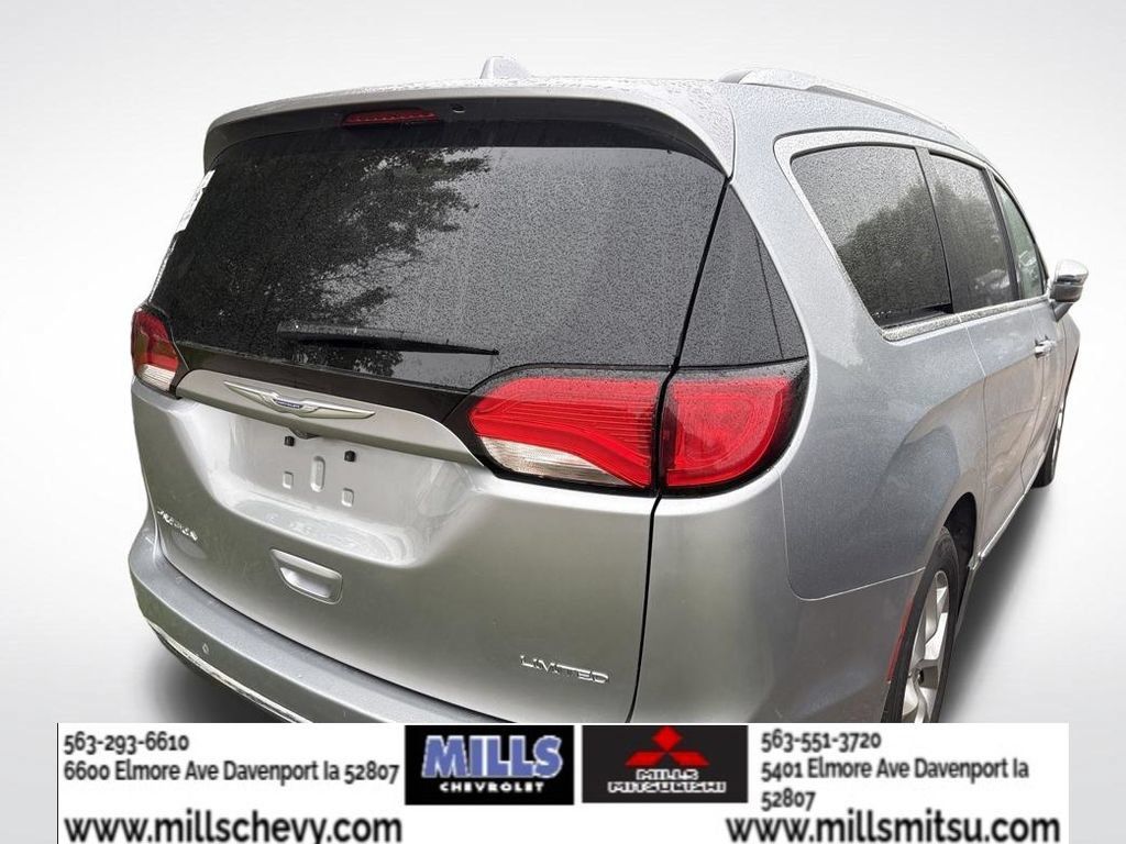 Used 2020 Chrysler Pacifica Limited FWD image 4