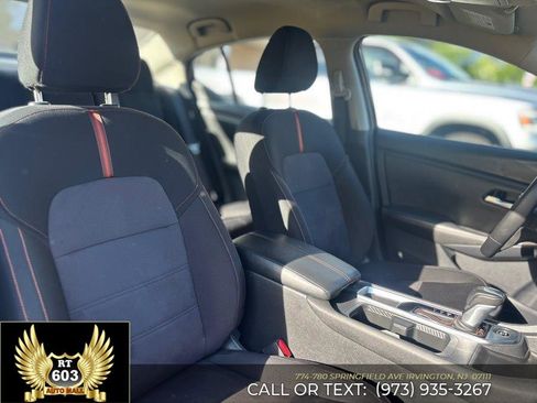 Used 2025 Nissan Sentra SR FWD image 12