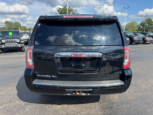 Used 2019 GMC Yukon XL Denali w/ Denali Ultimate Black Edition AWD/4WD image 4