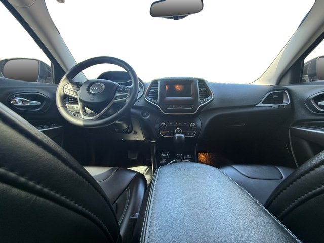 Used 2019 Jeep Cherokee Latitude Plus AWD/4WD image 15