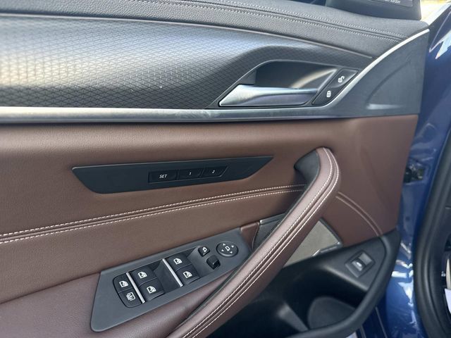 Used 2021 BMW M550i xDrive w/ Executive Package AWD/4WD image 16